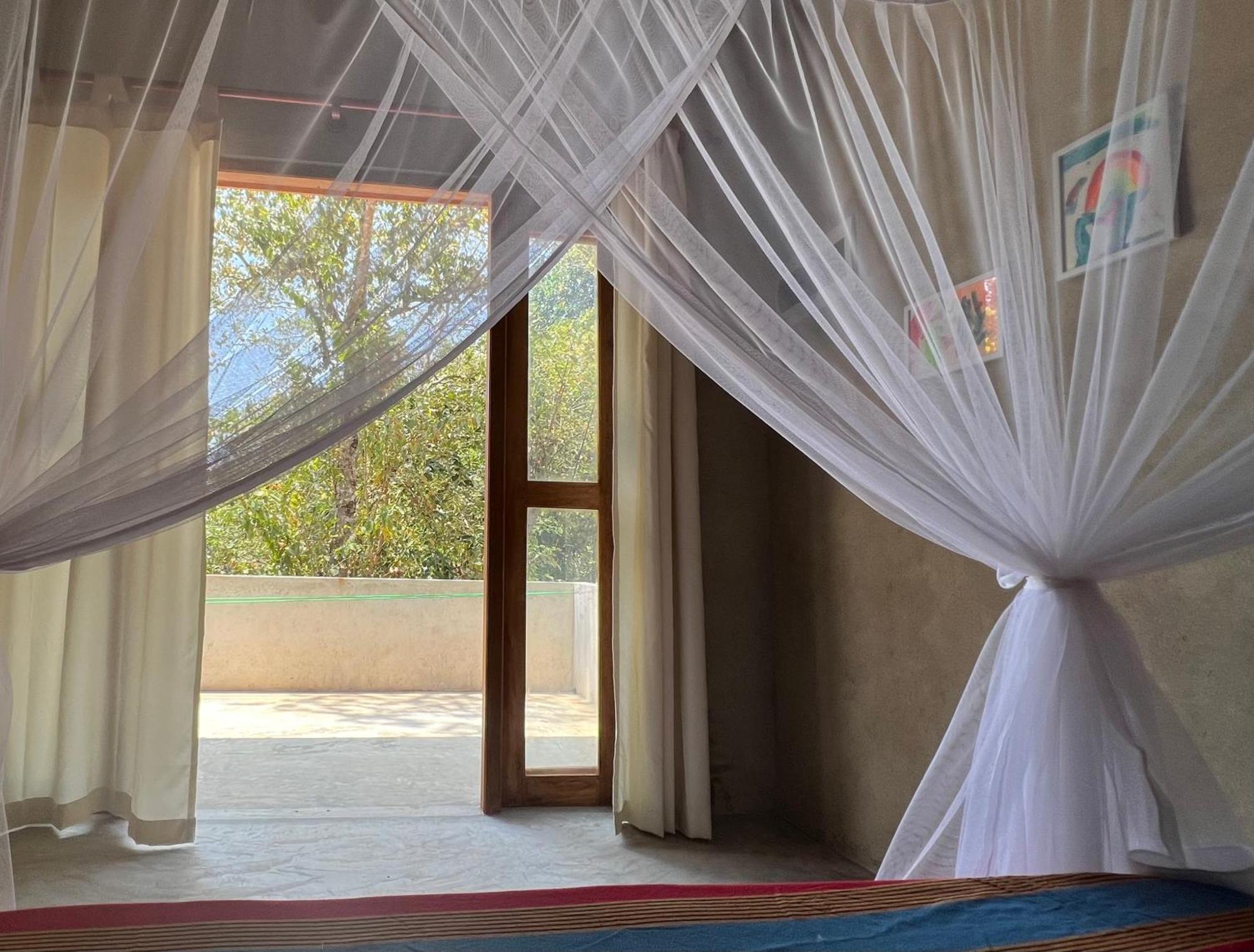 Into The Blue - Yoga Included & Walk To 3 Beaches Tangalle Ngoại thất bức ảnh